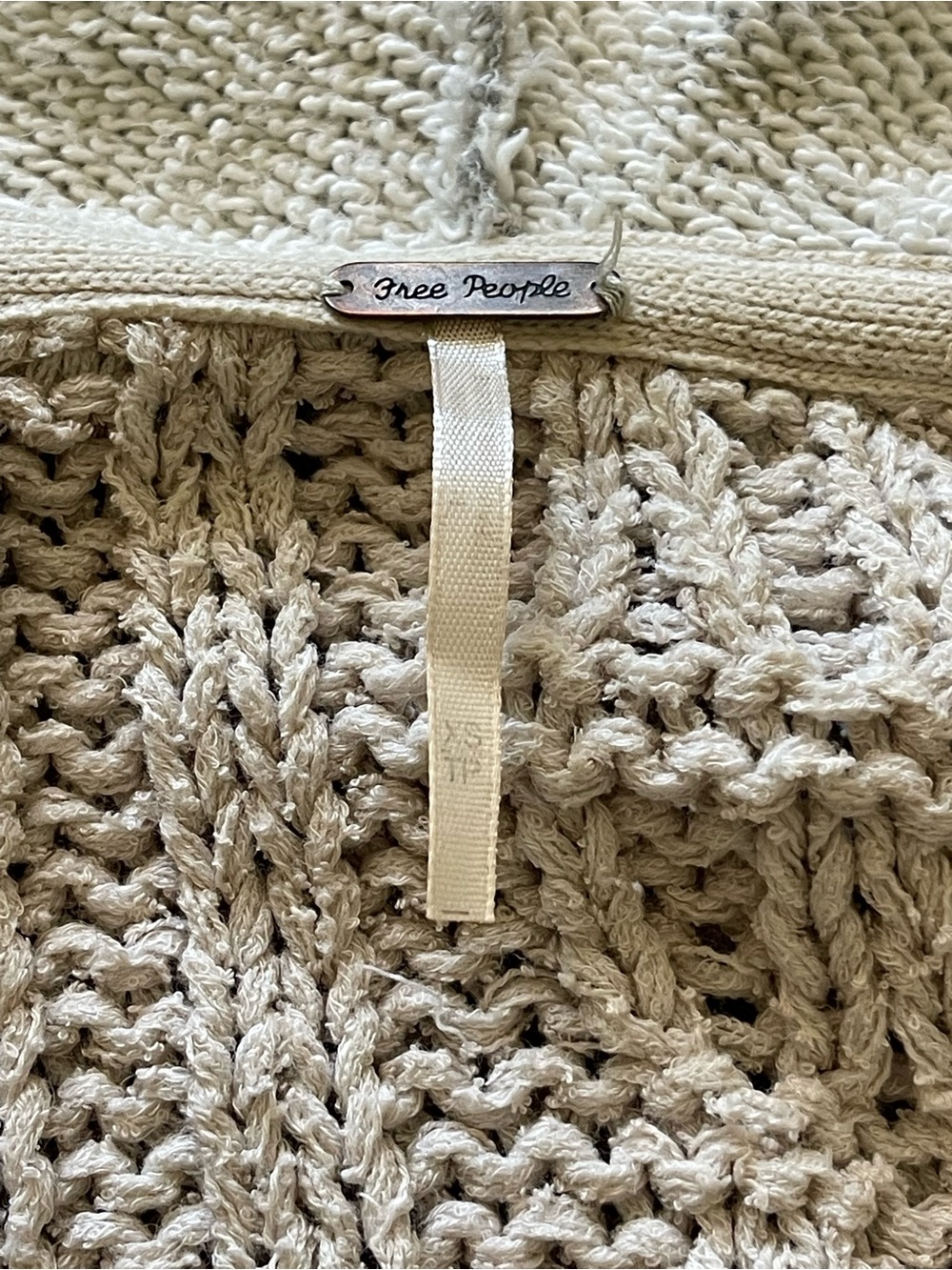 Free People Elan Tierra‎ Cable Knit Hoodie Sweater Cream Gray Size XS Oversized - Picture 5 of 16